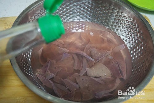 如何制作黑椒汁洋葱炒猪肝