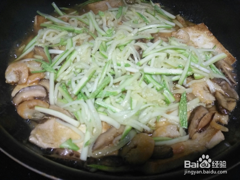 西葫芦花菇虾干烩豆腐海鲜美食教程