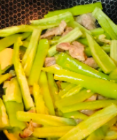 如何做美味的尖椒干豆腐