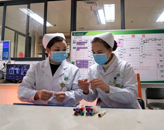 护士年三十值班怎么发朋友圈