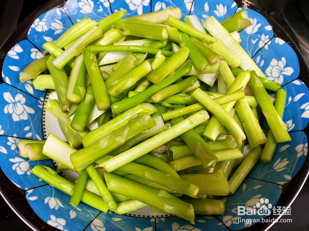 芦笋炒鸡肉的做法