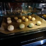 制作咸蛋黄肉松麻薯包