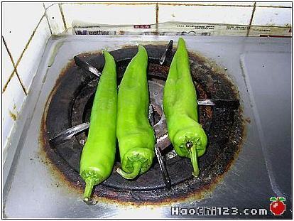 怎样做烧辣椒拌皮蛋凉菜