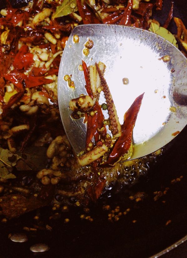 鱿鱼须里找辣椒