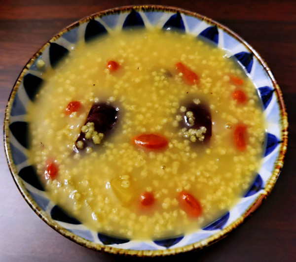 小米红枣苹果粥