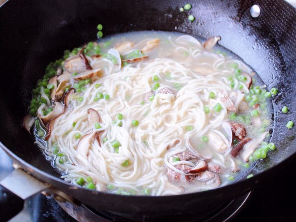 豆角花蛤海鲜面