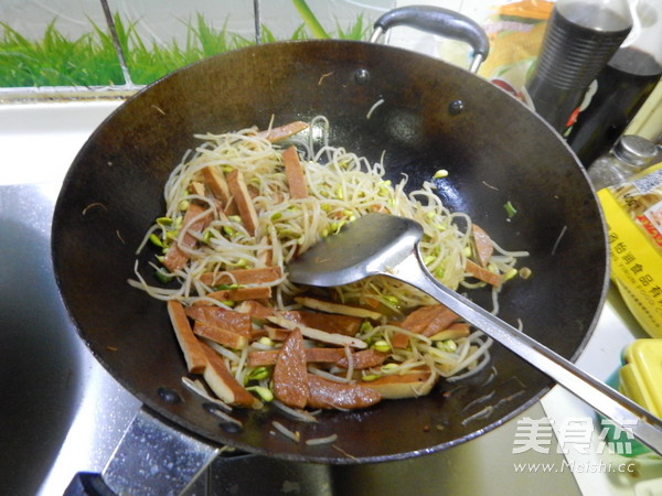 豆芽炒香干的做法