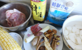 棒骨山药玉米汤的制作步骤