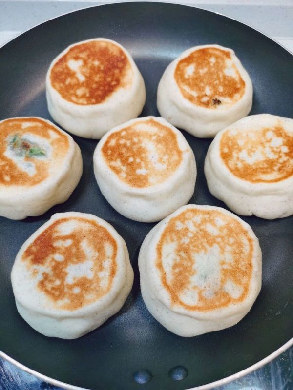 韭菜小墨鱼虾皮水煎包