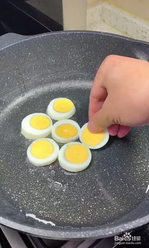 如何煎出圆形的鸡蛋?