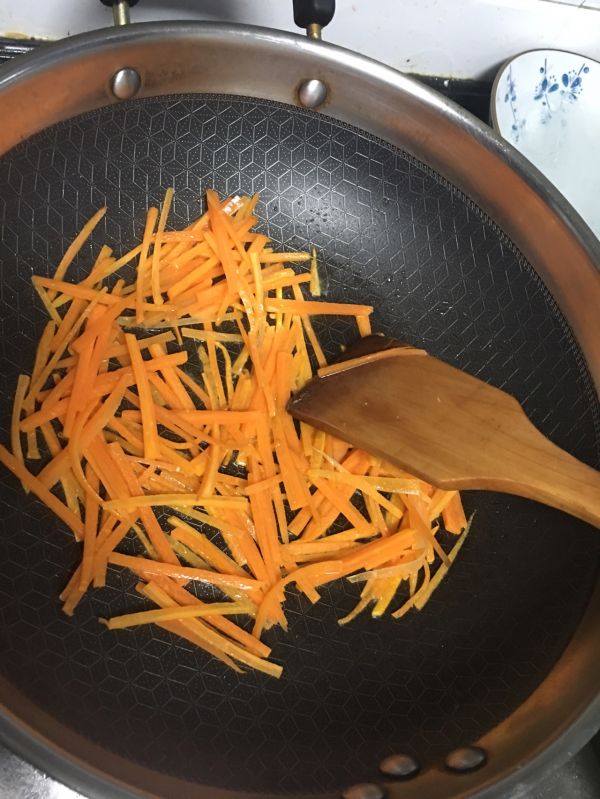 包菜鸡蛋炒粉丝