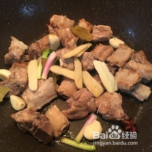 如何做春笋焖排骨
