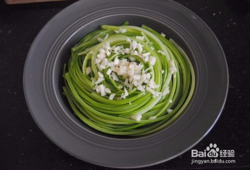 家常版凉拌蒜心是如何做的?教程图解