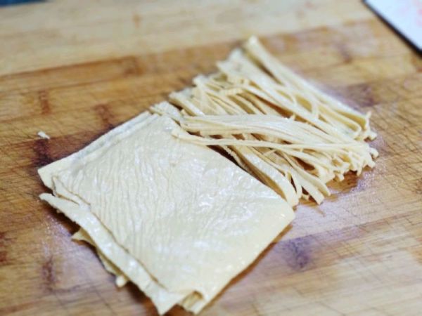 绿鬓红颜炒豆皮