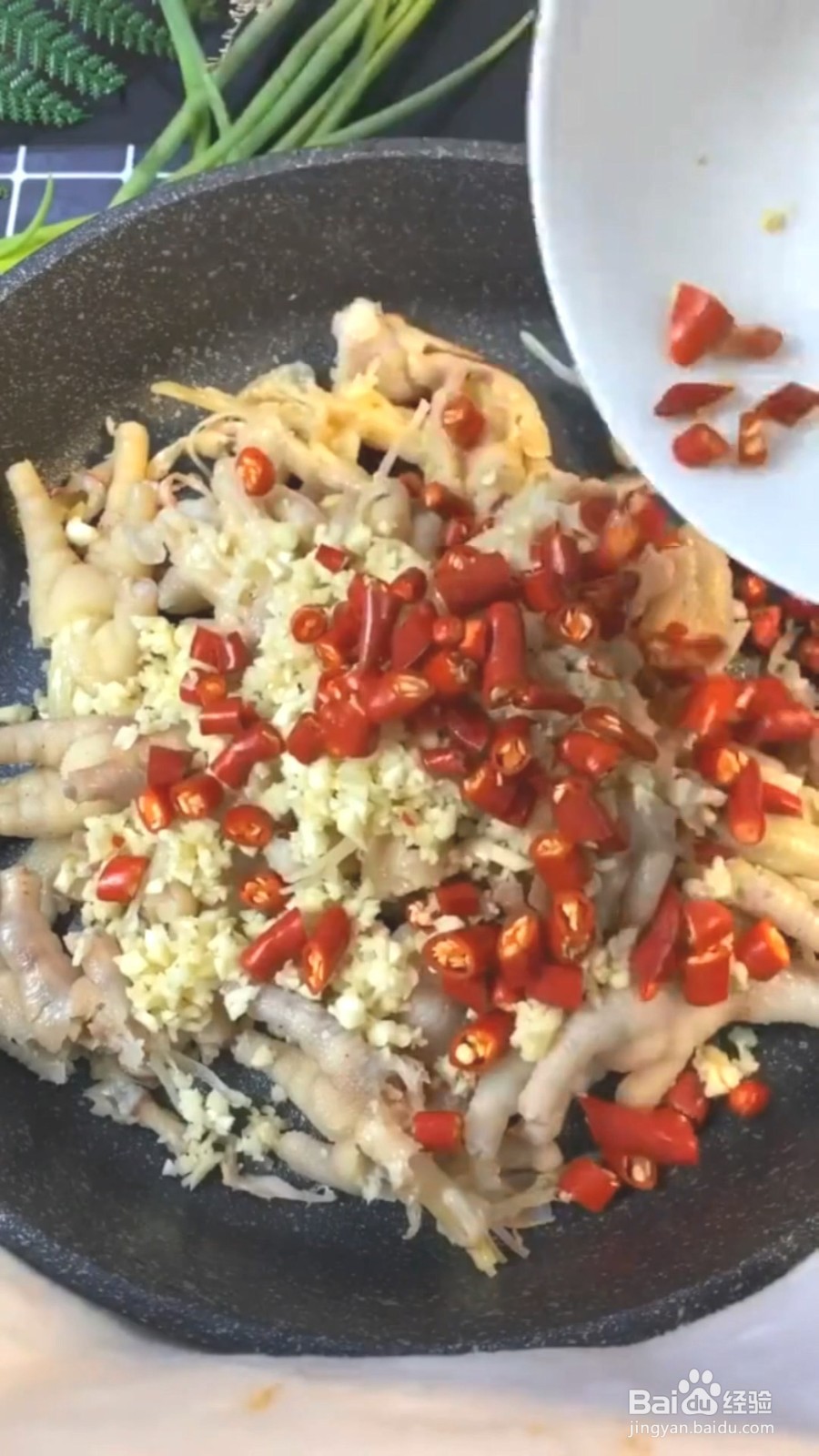 如何制作好吃又爽口的柠檬鸡爪