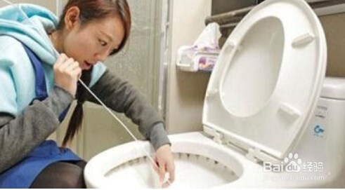 肥皂掉进马桶堵住了怎么办