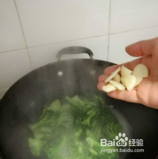 制作圆子烧花菜