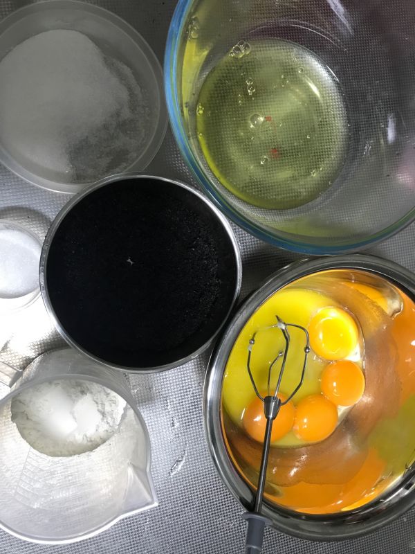 黑芝麻慕斯琳蛋糕卷