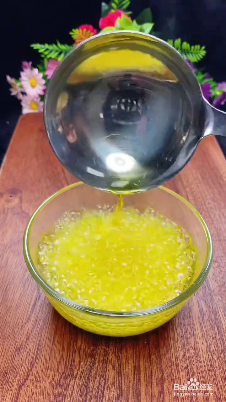 如何制作好吃的土豆皮酸菜猪肉饺子？