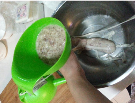 东北农村灌淀粉肠的做法
