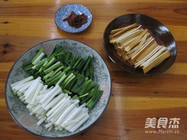韭菜炒香干的做法