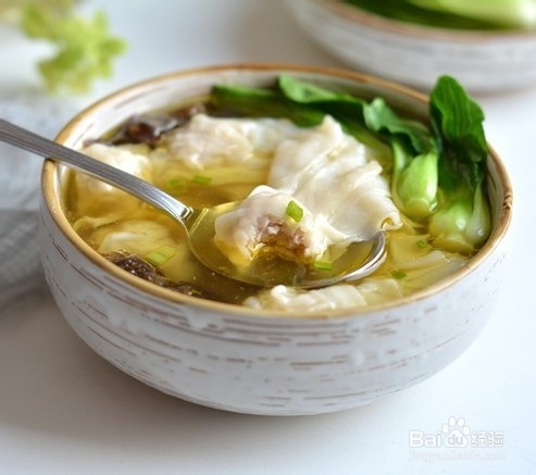 鸡肉鲜汤大馄饨
