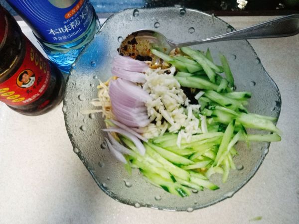 美味鸡胸拌黄瓜