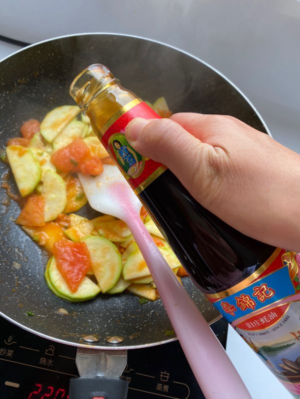 西红柿炒西葫芦