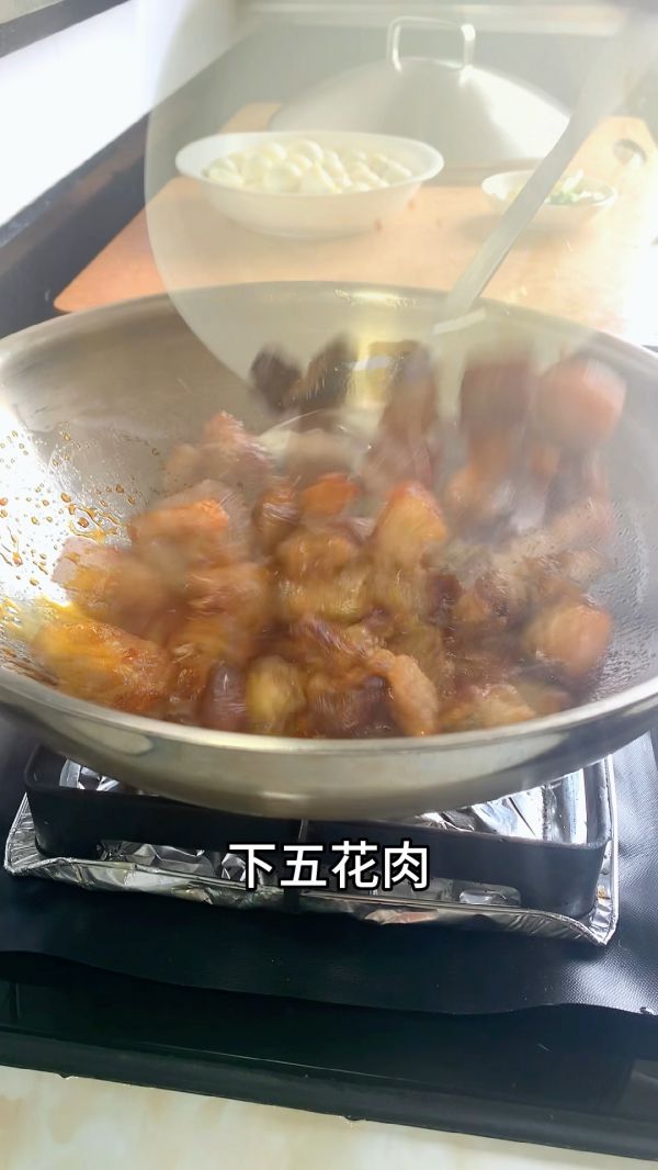 红烧肉炖鹌鹑蛋