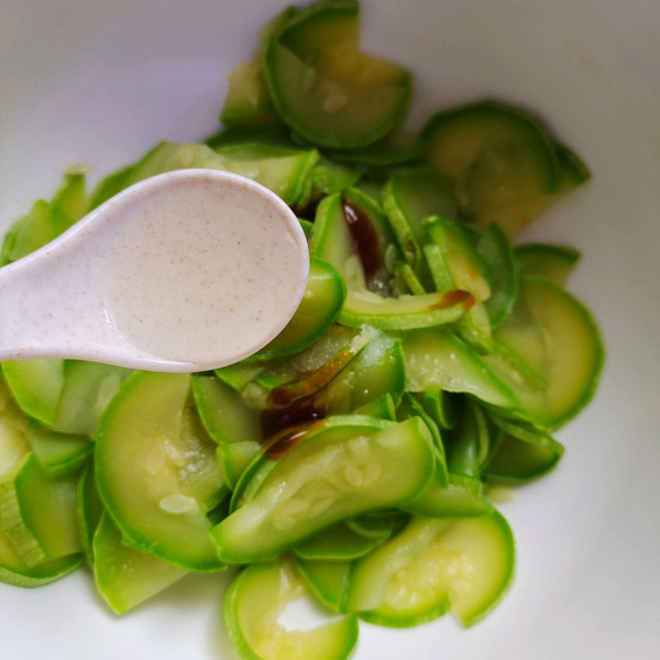 低脂低热清爽凉拌西葫芦