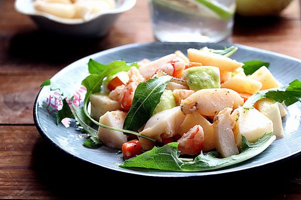 鲍鱼虾仁蔬果沙拉