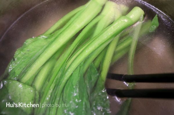 广式腊味煲仔饭