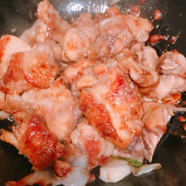 鲜味酱香鸡腿煲