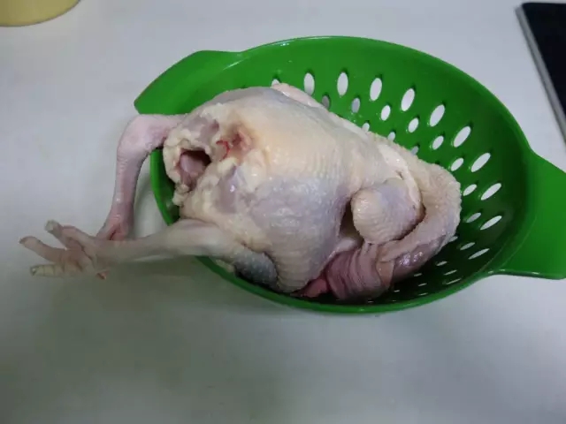 学会了电饭煲盐焗鸡的做法，你就抓住了男人的胃！