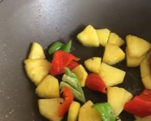 教大家制作凤梨咕咾肉