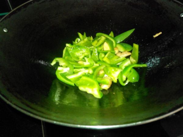 青椒紫苏炒花甲