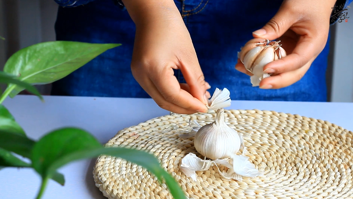 色香味俱佳的蒜蓉小龙虾，原来是这样做的啊！