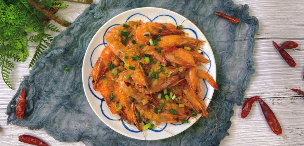 外皮酥脆,肉汁鲜香的蒜香烤大虾