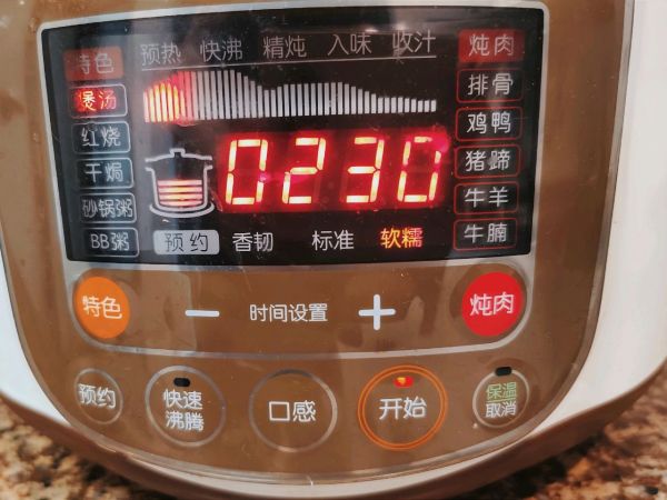 补气养血红枣枸杞乌鸡汤