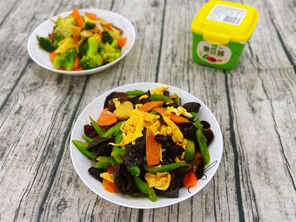 青椒木耳炒鸡蛋