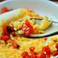 在家制作美味的蟹黄捞饭