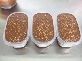 巧克力脆皮奶油盒子蛋糕怎么做？