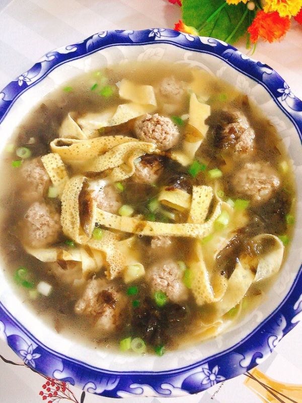 紫菜蛋皮肉丸汤
