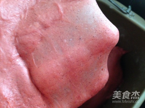 “中国红”蒸面包