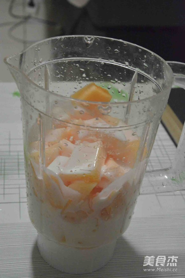 哈密瓜奶昔的做法