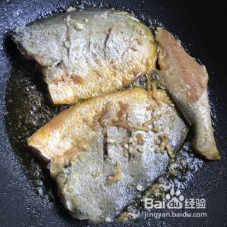 如何在家就能做一份香煎黄花鱼呢？