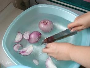 怎样切洋葱不流眼泪