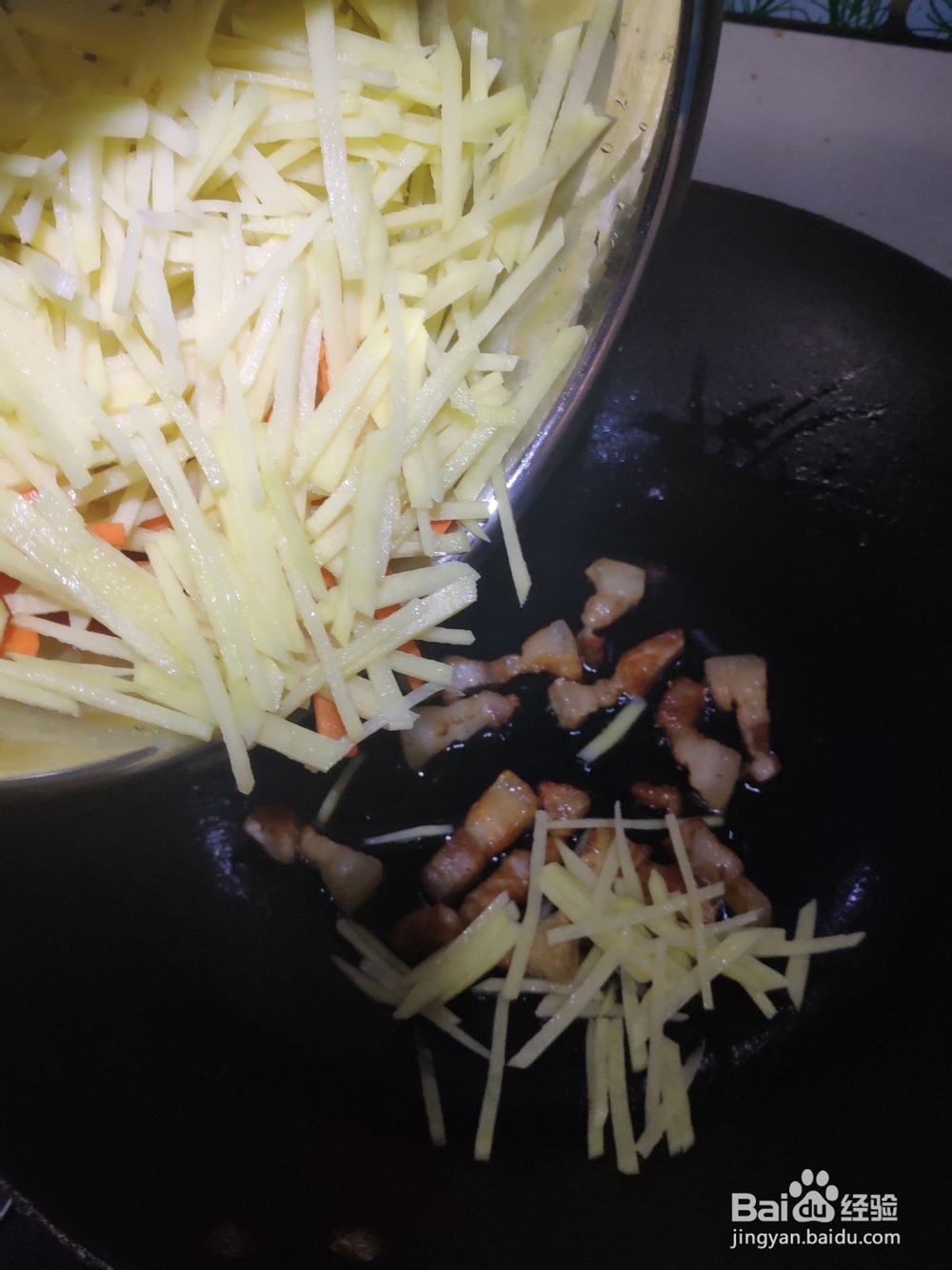 家常菜土豆丝炒肉 加些胡萝卜丝