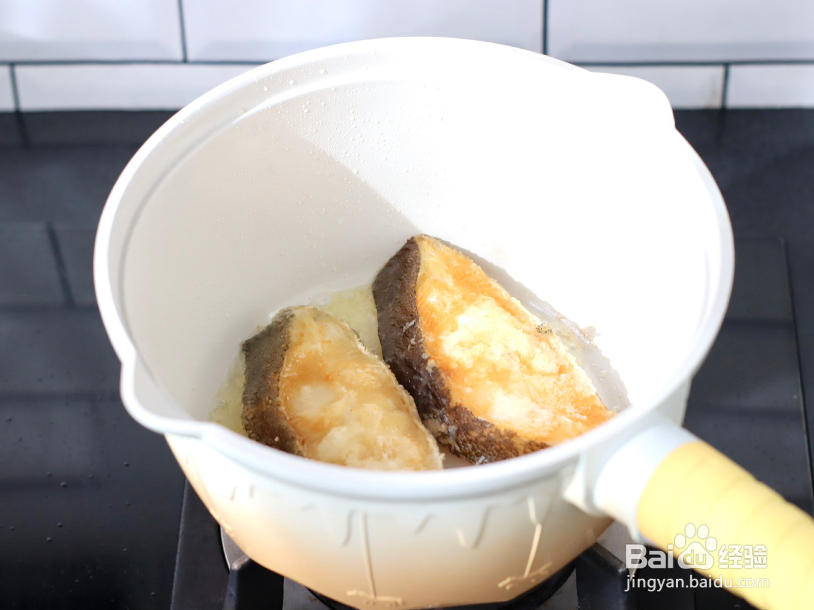 嫩滑鲜香的比目鱼豆腐煲的做法