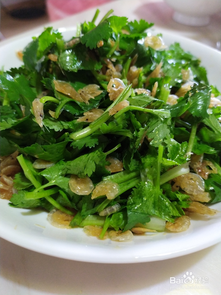 味美鲜香的凉拌虾皮香菜